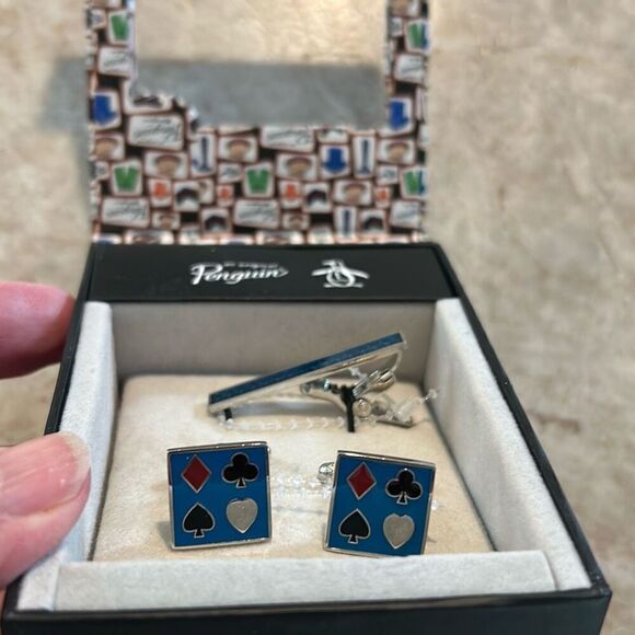 Original Penguin by Munsingwear Cuff Links Tie Pin Set Gift Box Casino Cards New - Picture 2 of 4